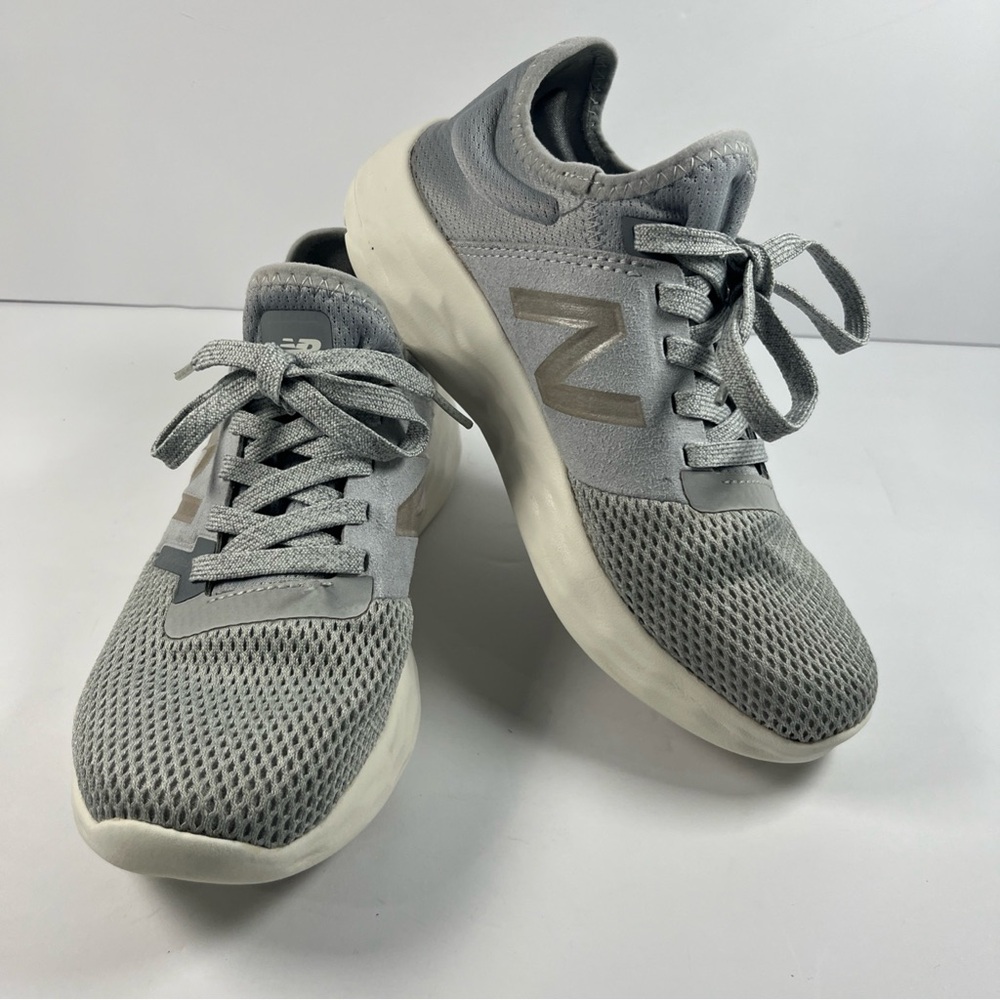 NEW BALANCE Women's Grey Sneaker Fresh Foam Sport V2 Running Shoe Lace Size 7